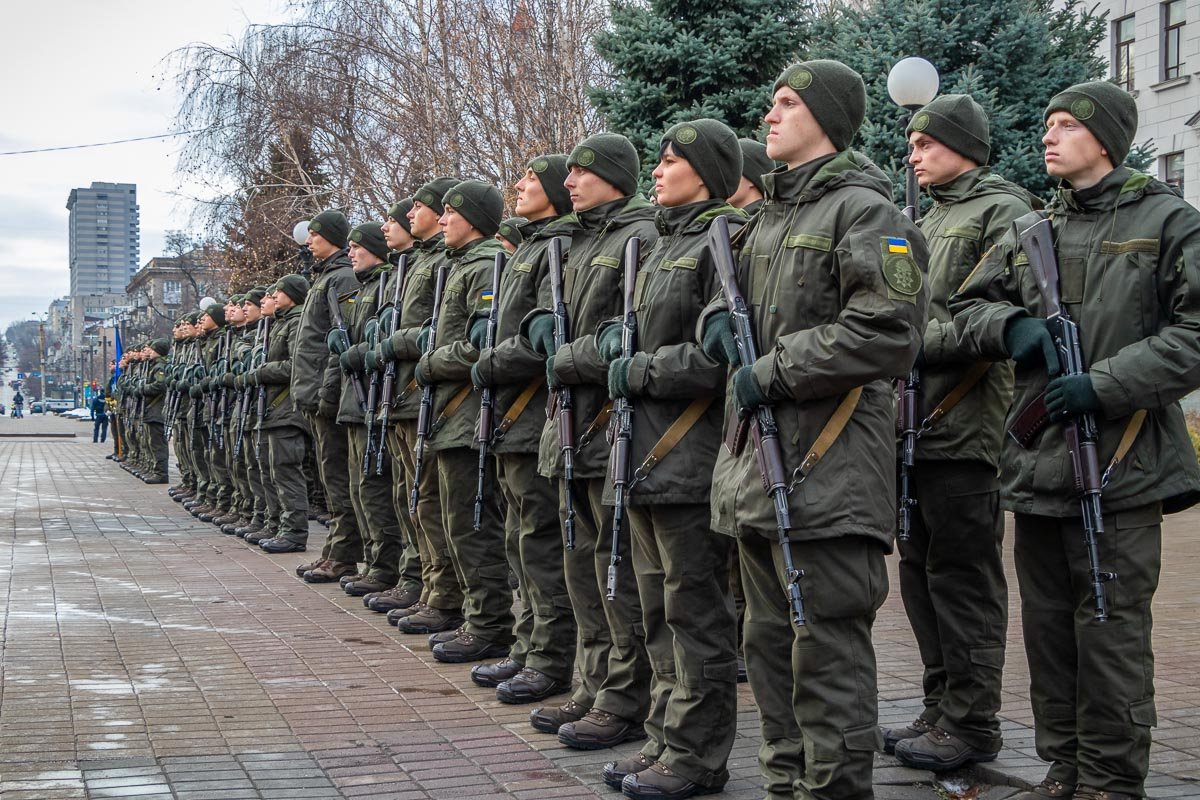 Прохожие также поддерживали бойцов и говорили им теплые слова