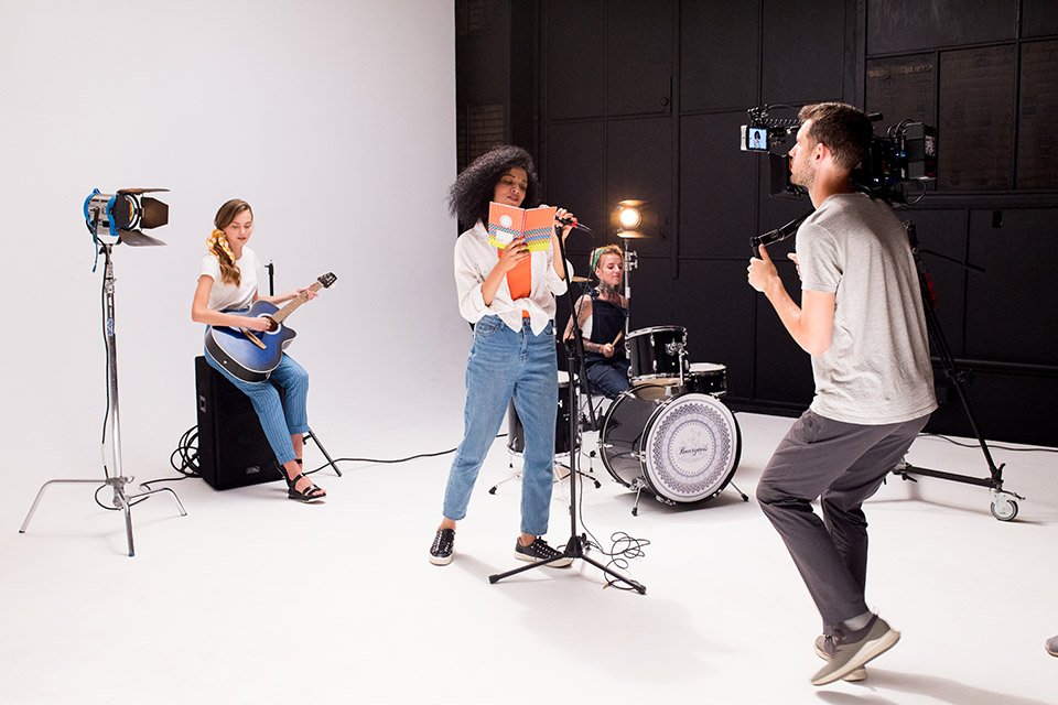 Экскурсия в кинокомпанию и чайная церемония: какие курсы пройдут в Днепре на следующей неделе 6