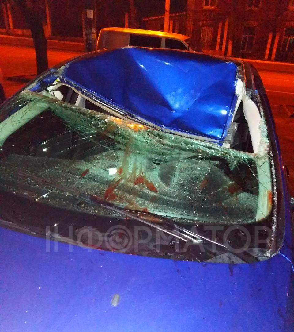 Парень упал с высоты 9-го этажа прямиком на припаркованный Ford