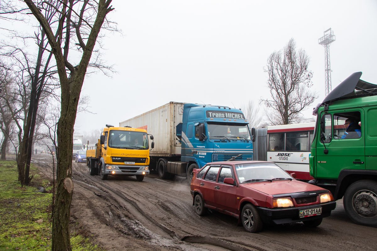 Авария стала причиной огромной пробки Авария стала причиной огромной пробки