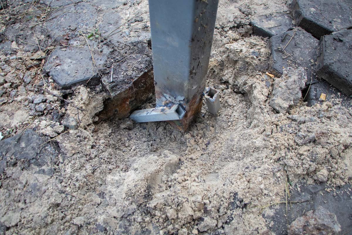 Либо это была своеобразная месть, либо внезапная вспышка ярости... Либо это была своеобразная месть, либо внезапная вспышка ярости...