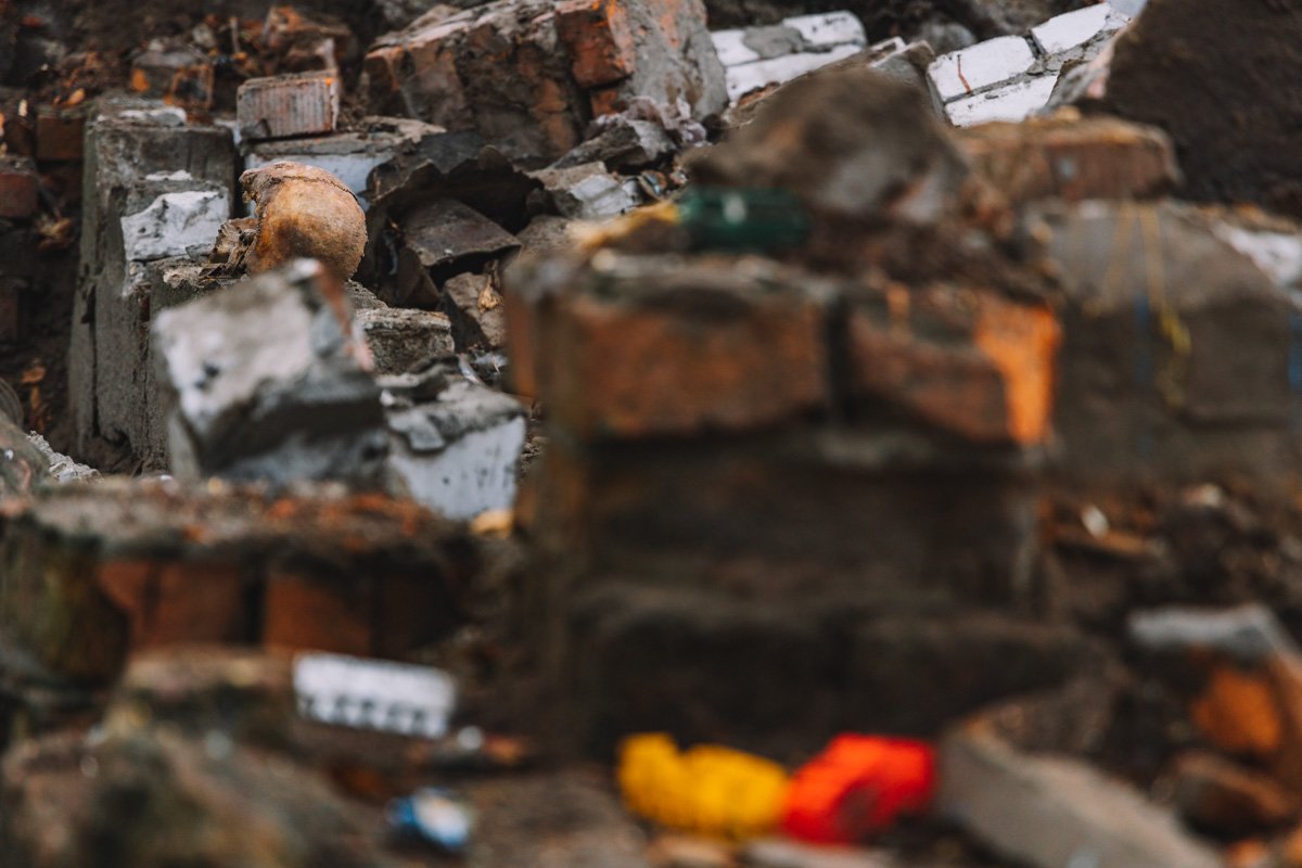 Человеческие останки нашли в земле при разборе павильона