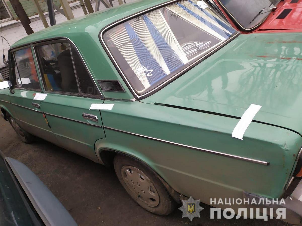 Мужчина схватил кофемашину, сел в свой ВАЗ и моментально скрылся Мужчина схватил кофемашину, сел в свой ВАЗ и моментально скрылся