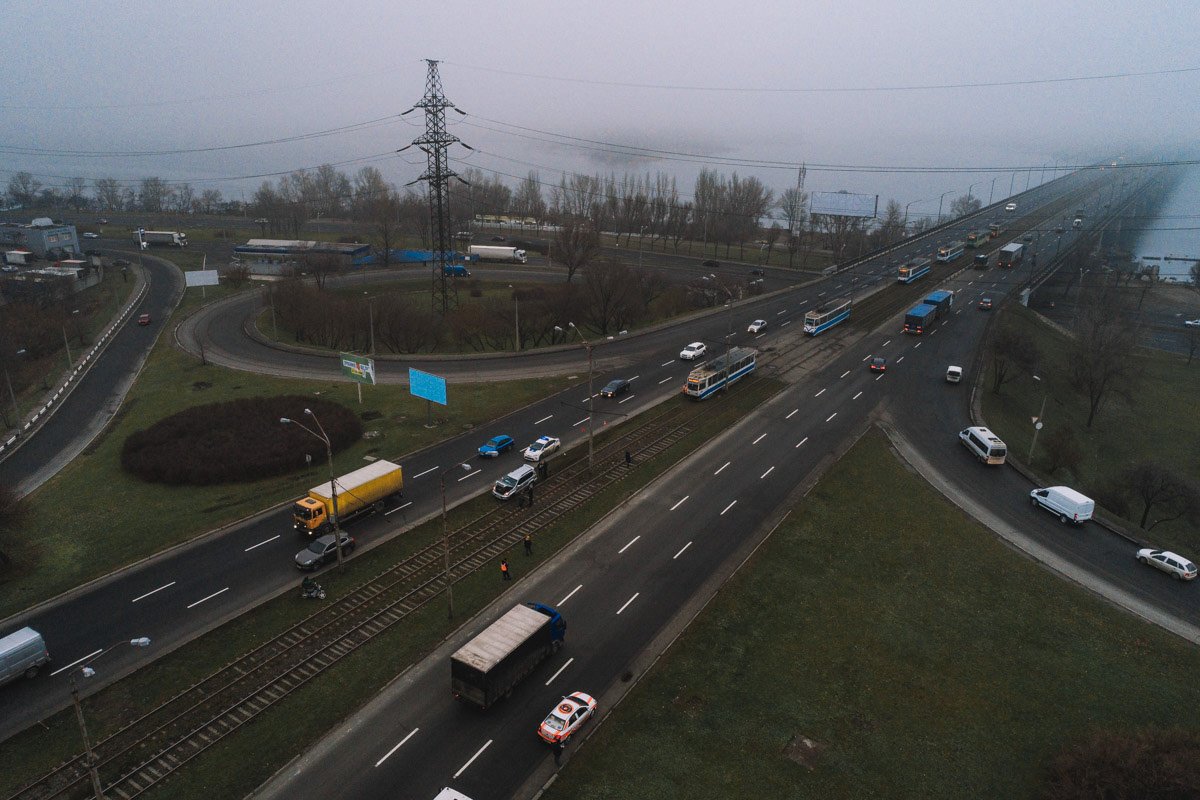 На месте работают полиция и скорая На месте работают полиция и скорая