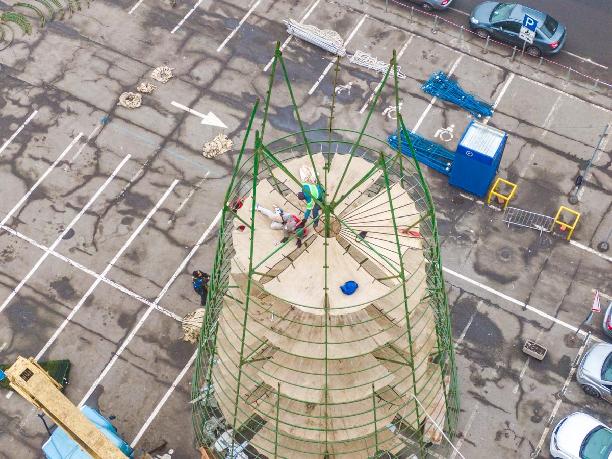 Готовьте камеры ваших телефонов - елочка почти готова  Готовьте камеры ваших телефонов - елочка почти готова