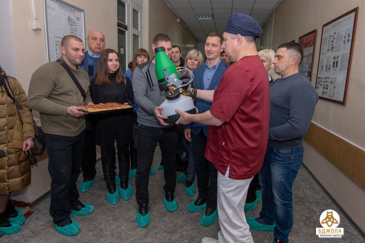 Активисты партии «Бджола» проведали участников ООС в больнице города Днепр 1