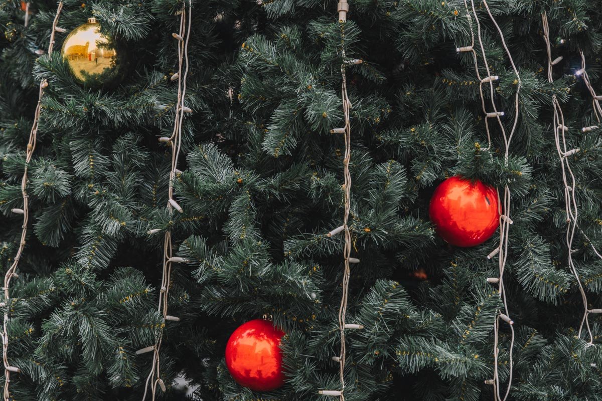 Спадающие нити гирлянд Спадающие нити гирлянд