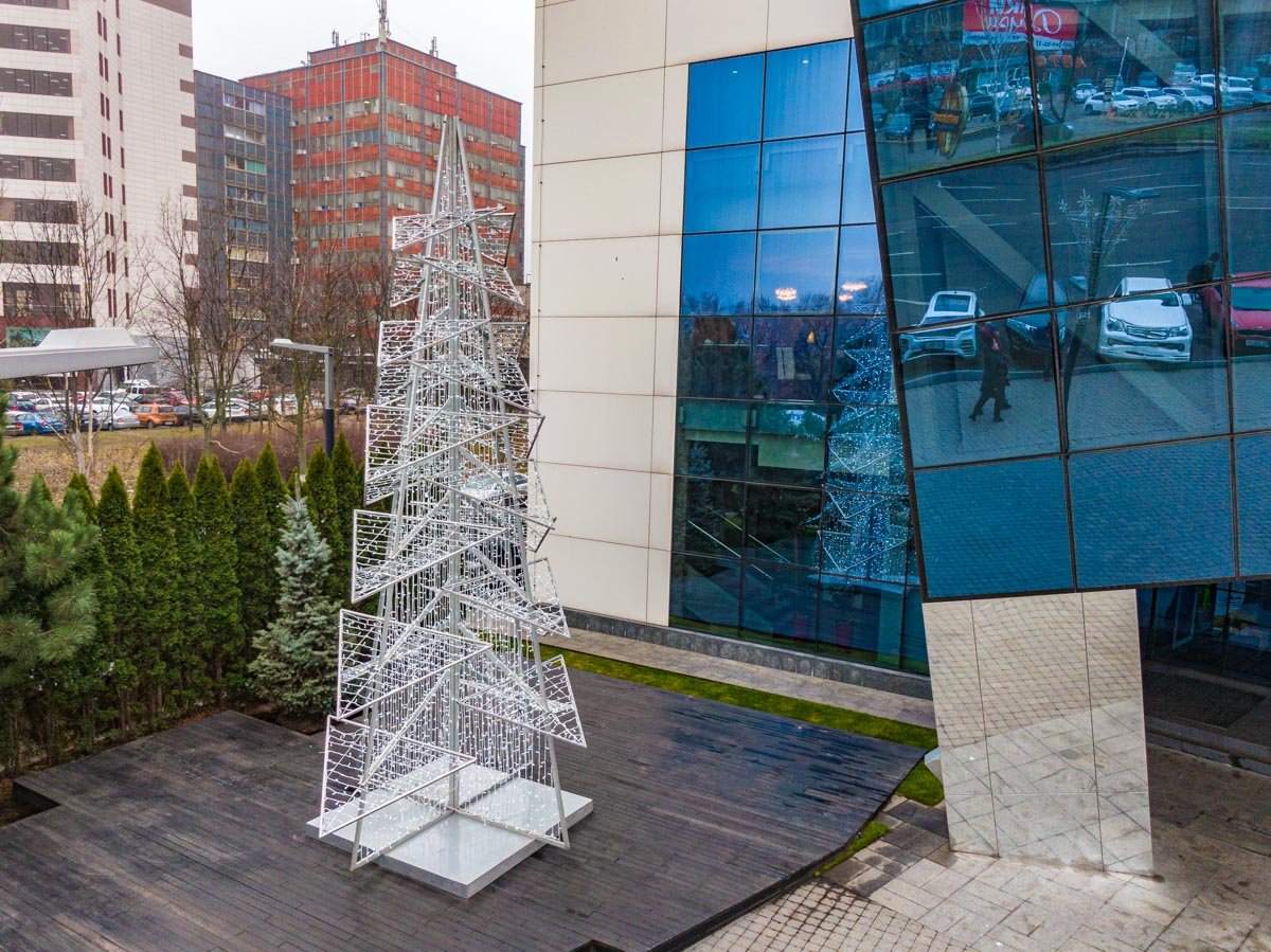 Белая, словно в снегу Белая, словно в снегу