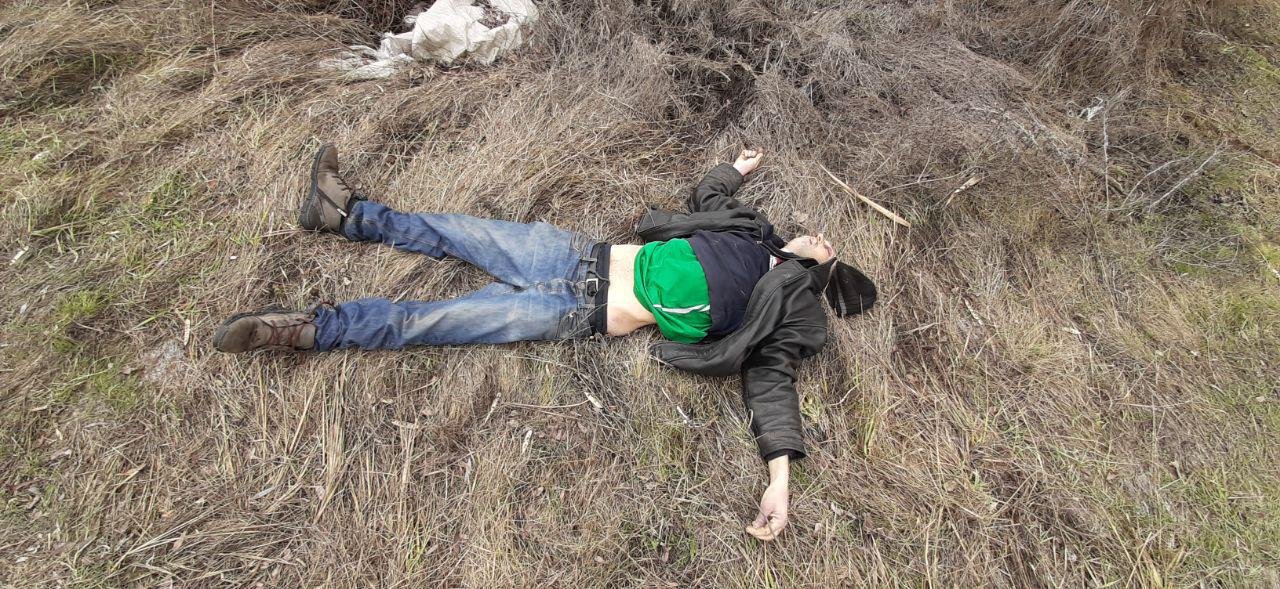При себе у мужчины не было никаких личных вещей и документов  При себе у мужчины не было никаких личных вещей и документов