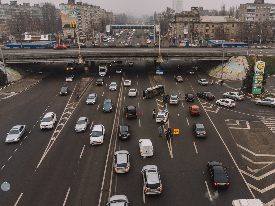 ДТП случилось под виадуком ДТП случилось под виадуком