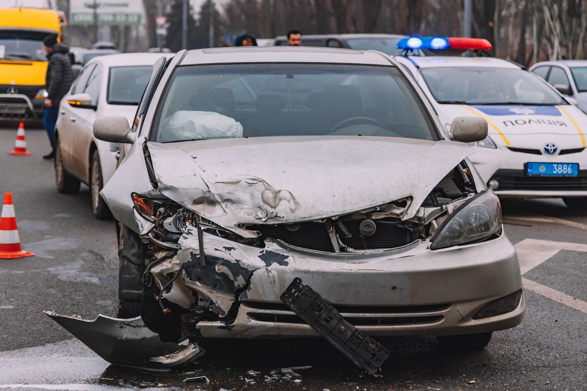 Toyota ехала со стороны Нового моста Toyota ехала со стороны Нового моста