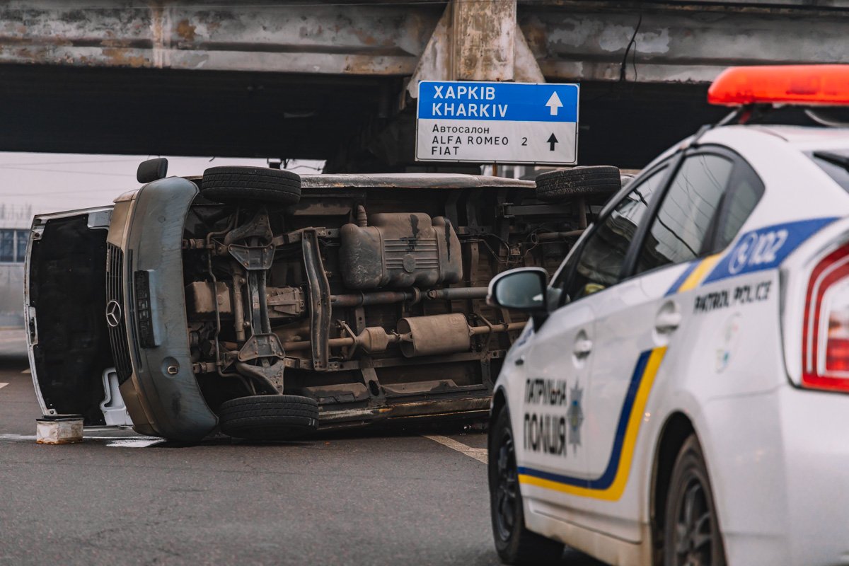 Микроавтобус не уступил дорогу Микроавтобус не уступил дорогу