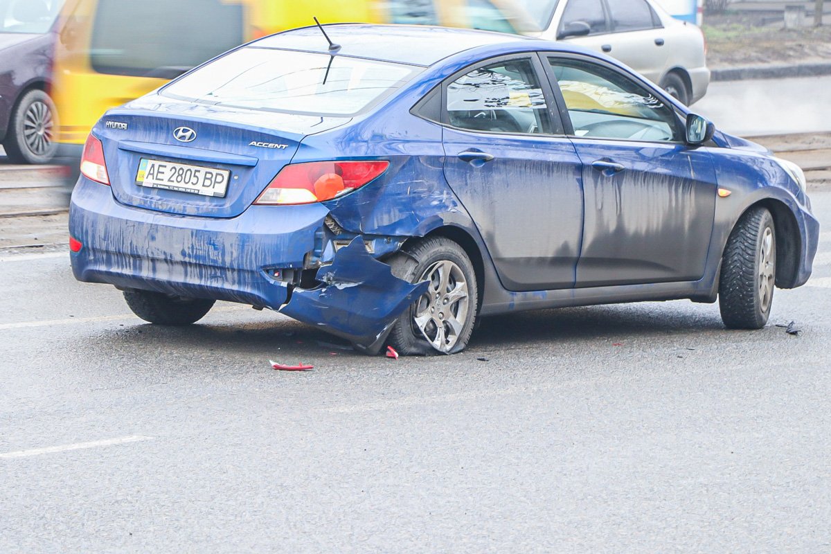 Водитель Toyota не успел вовремя сориентироваться и влетел в авто на большой скорости Водитель Toyota не успел вовремя сориентироваться и влетел в авто на большой скорости