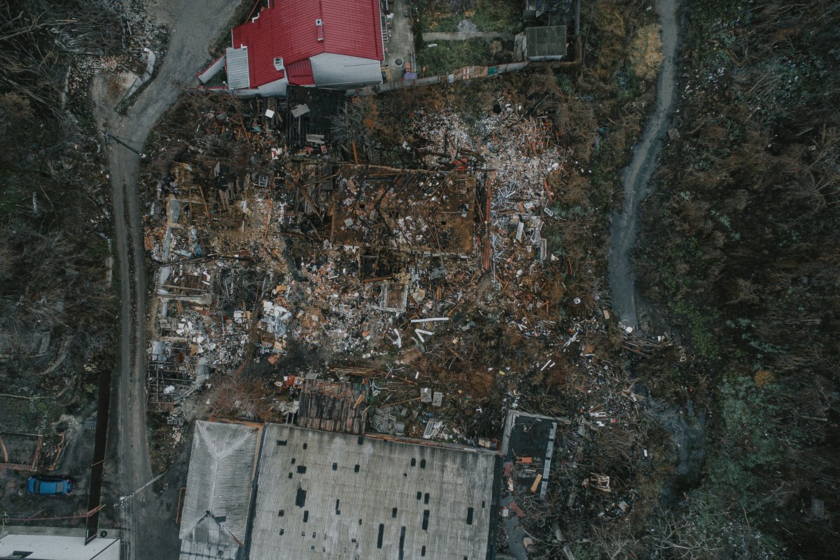 Замусорили островок природы Замусорили островок природы