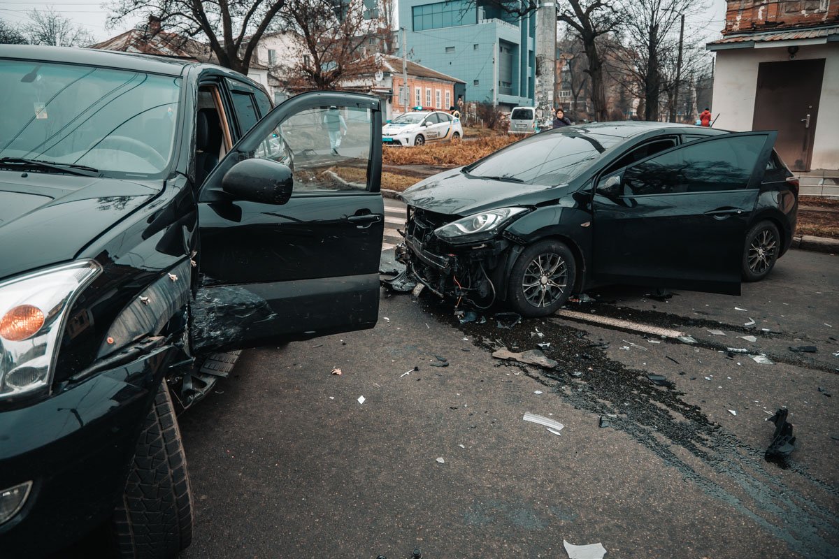 Автомобили двигались параллельно