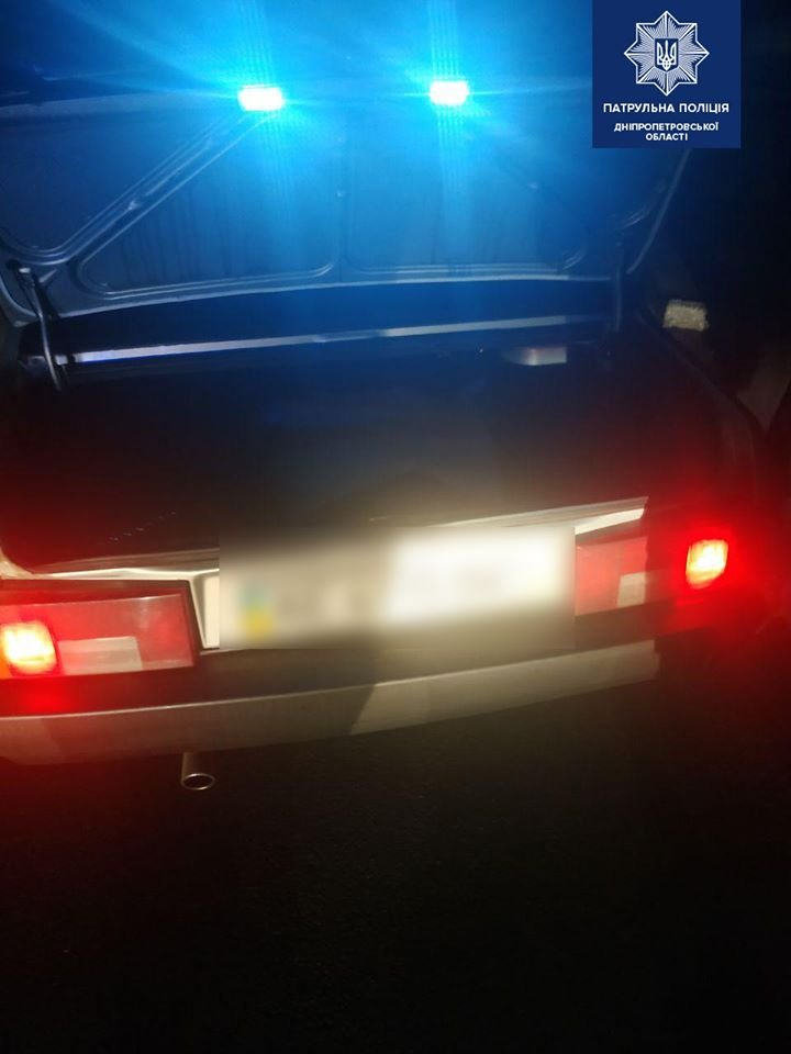 В Днепре двое мужчин ночью украли ВАЗ 1
