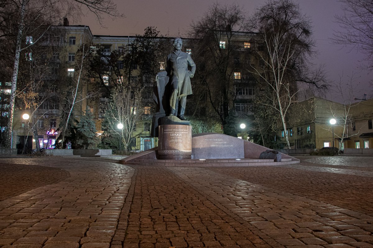 Возможно, по городу блуждают призраки тех, кто когда-то населял Днепр Возможно, по городу блуждают призраки тех, кто когда-то населял Днепр