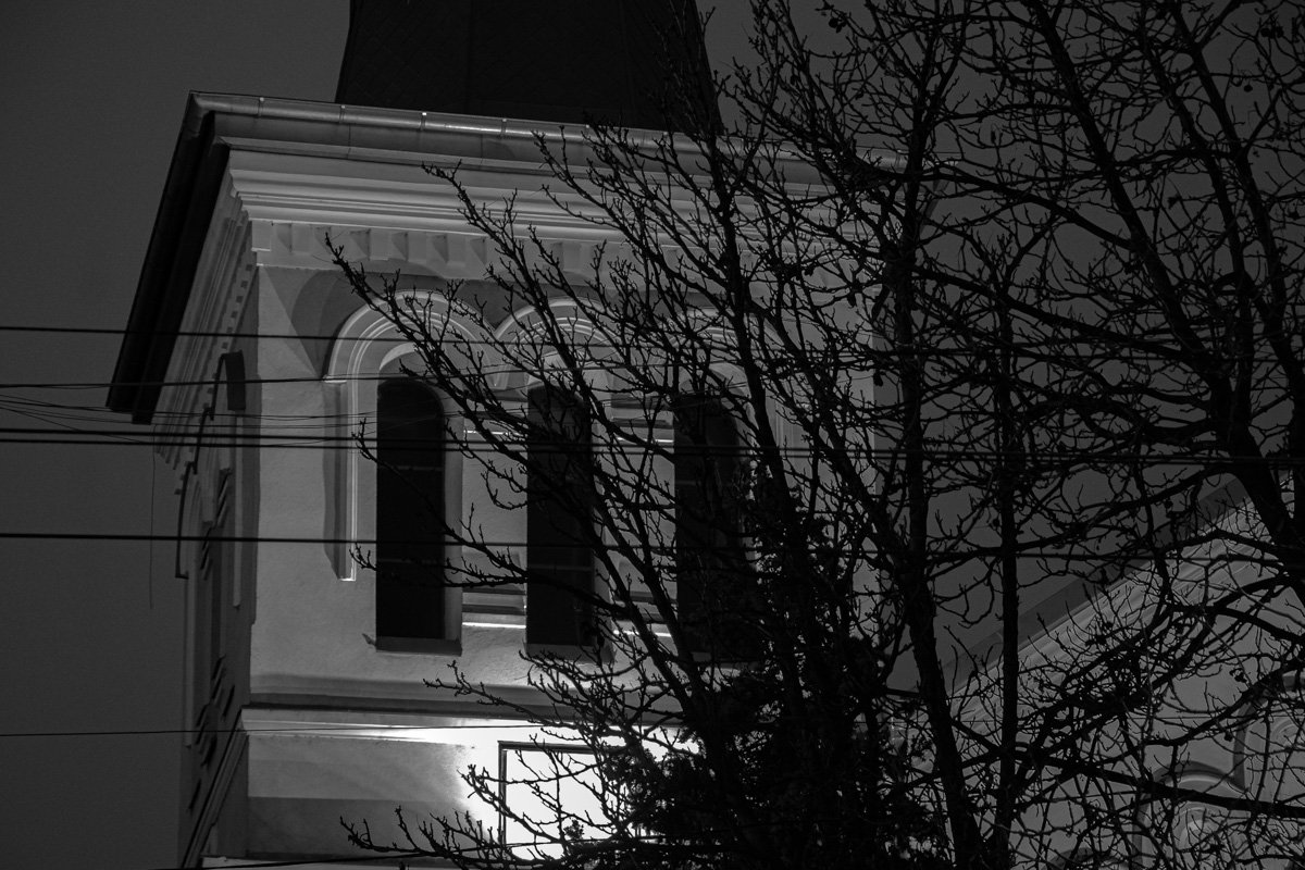 Кто же там за окном? Кто же там за окном?