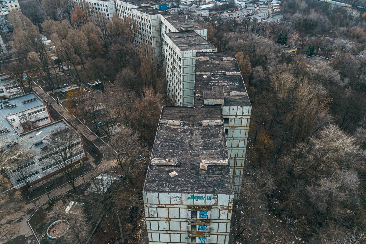 Если как-то и можно продлить жизнь высотке, то разве что концептуальными репортажами 