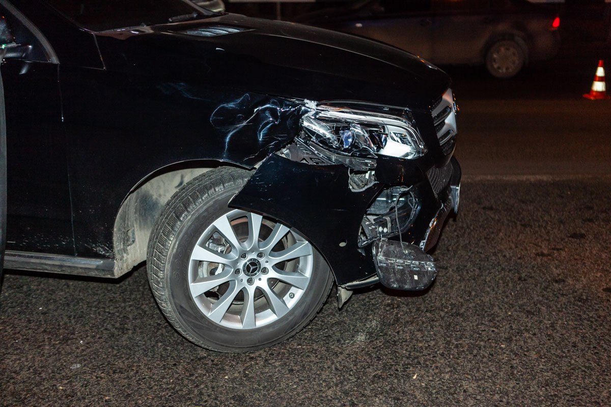 Мужчина разбил голову, травмировал ноги и получил многочисленные ушибы Мужчина разбил голову, травмировал ноги и получил многочисленные ушибы