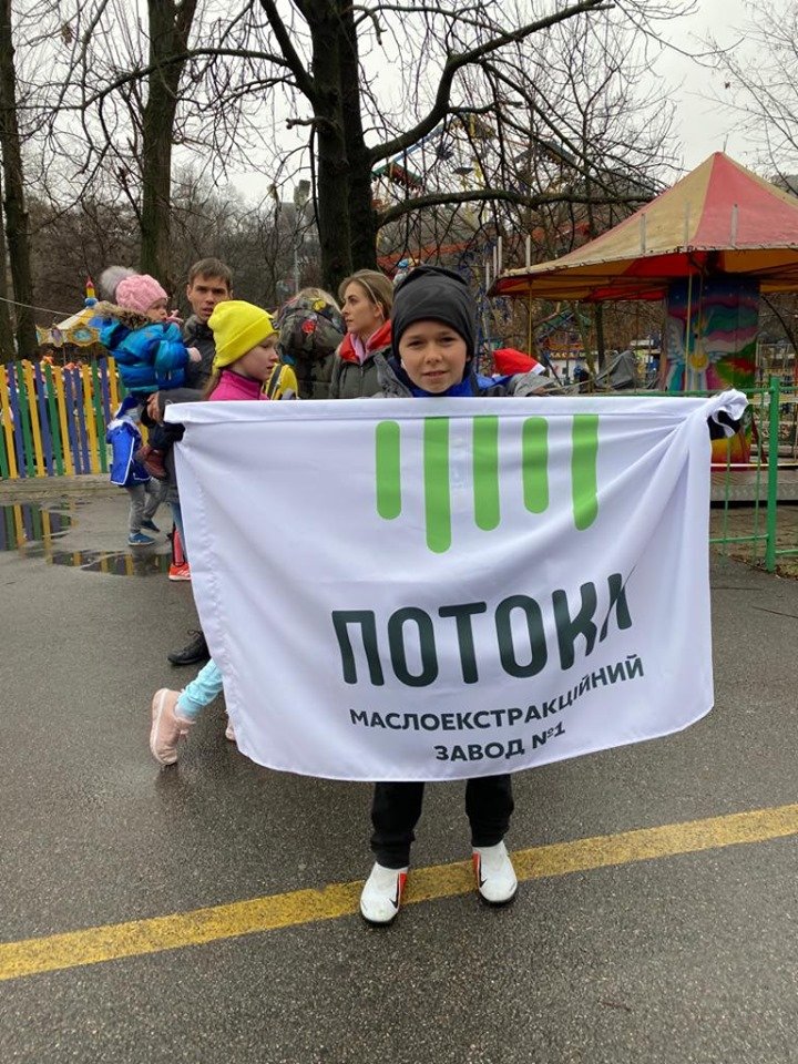 В забеге участвовали взрослые и дети  В забеге участвовали взрослые и дети