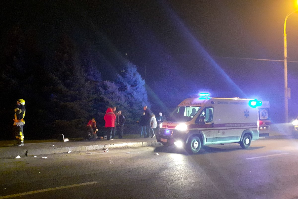 Из Mercedes вытащили водителя Из Mercedes вытащили водителя