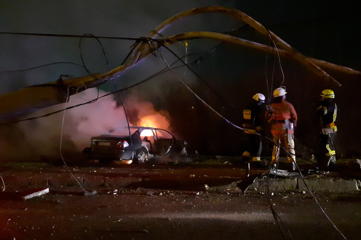 Один из автомобилей снес электроопору Один из автомобилей снес электроопору