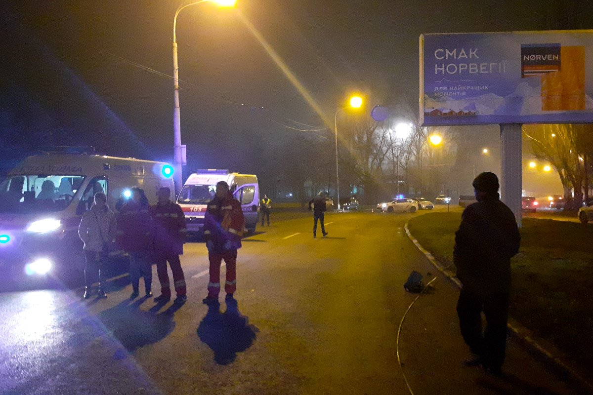 Патрульные перекрыли дорогу по направлению движения в сторону Сичеславской Набережной Патрульные перекрыли дорогу по направлению движения в сторону Сичеславской Набережной