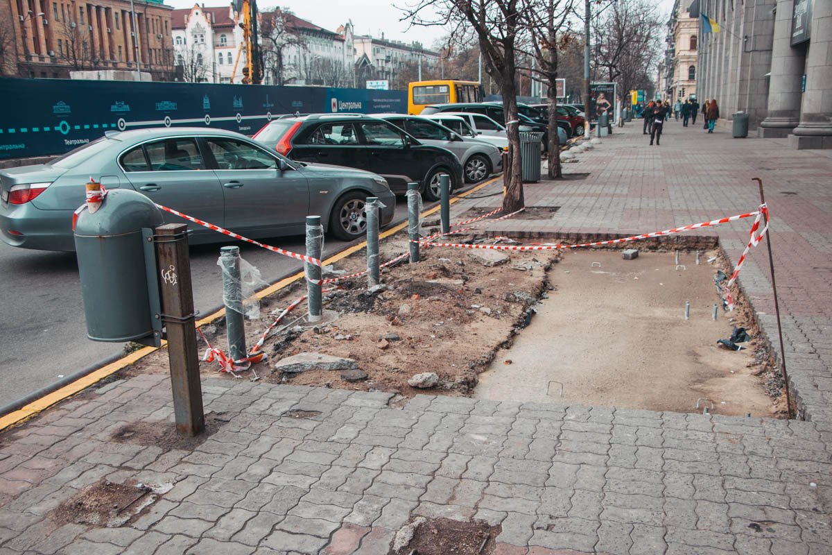 В центре появляются остановочные комплексы