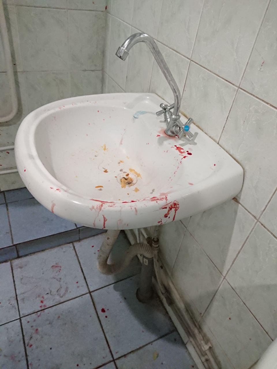 В общежитии Днепра пьяный студент-иностранец в крови бросался с ножом на людей 1