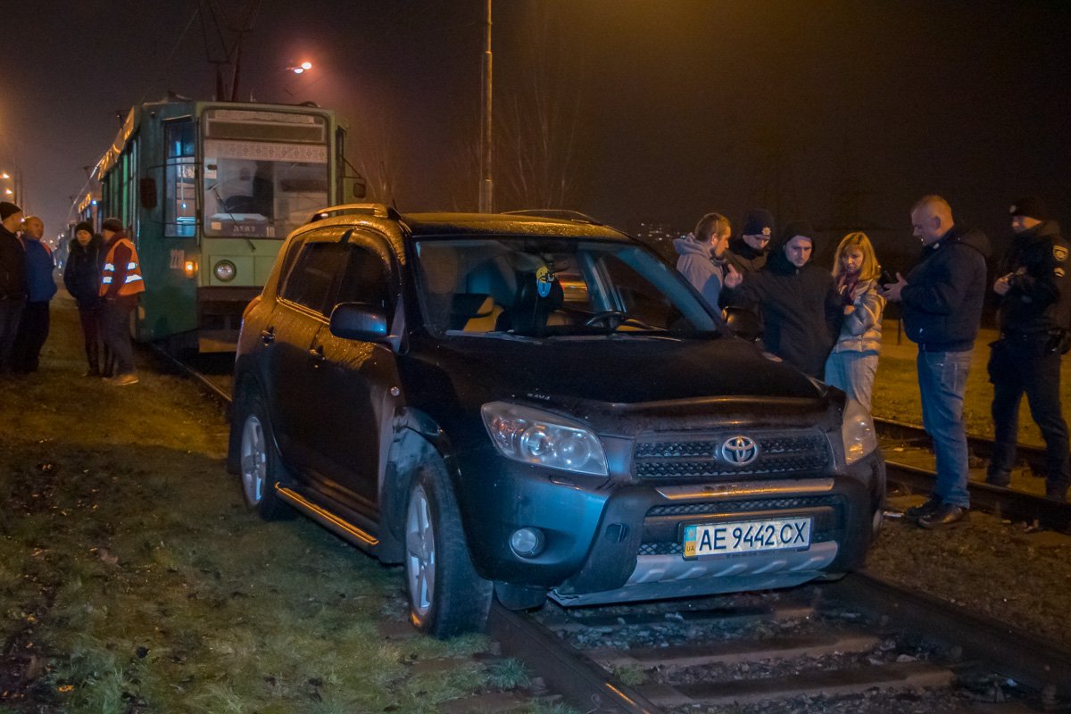 Водитель утверждает, что повредил колесо Водитель утверждает, что повредил колесо