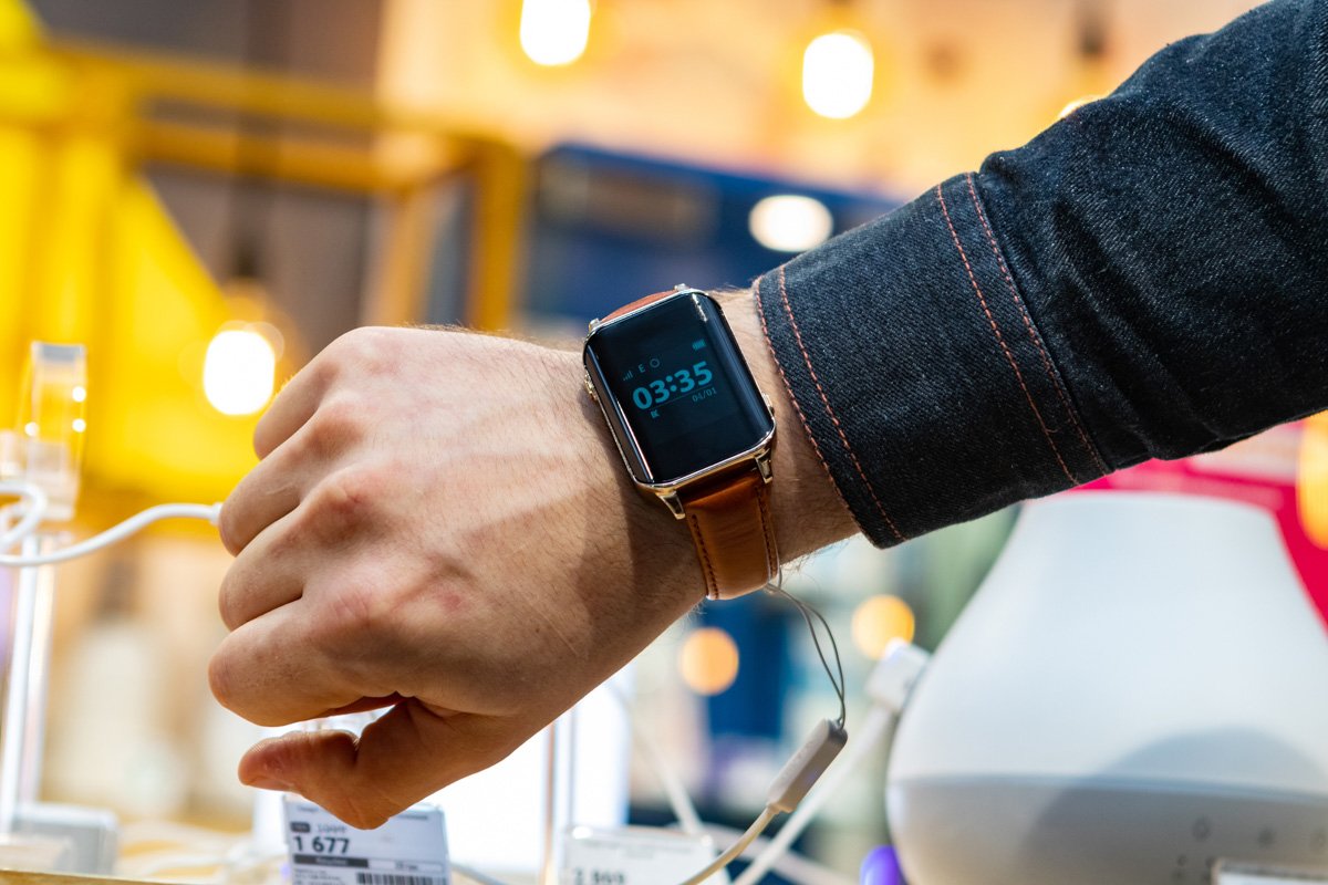 Можно отметить на карте зоны, и если ребенок пересекает их границы — вам будет приходить об этом уведомление