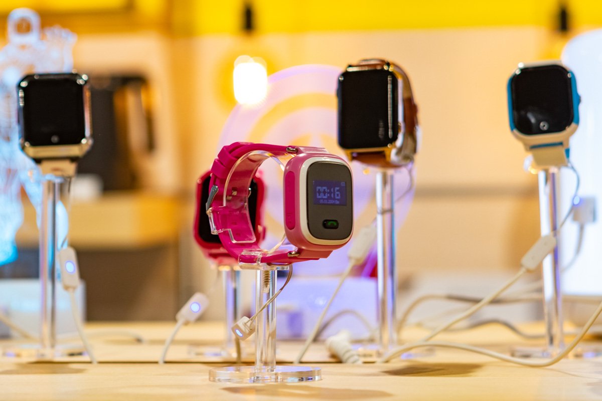 В часах есть функция, которая позволяет отправлять на устройство «сердечки» для поощрения ребенка за те или иные поступки