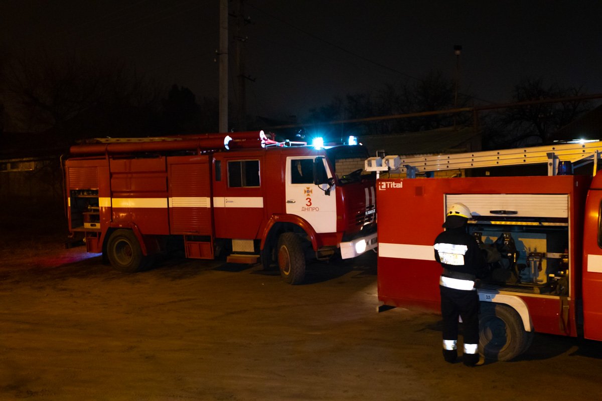 В Днепре на Широкой горел частный дом 1