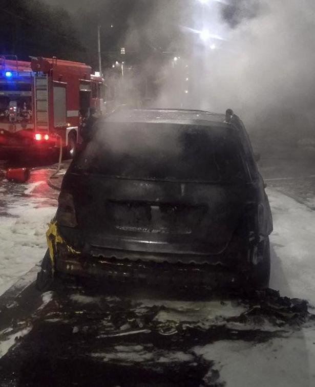 Внедорожник выгорел дотла Внедорожник выгорел дотла