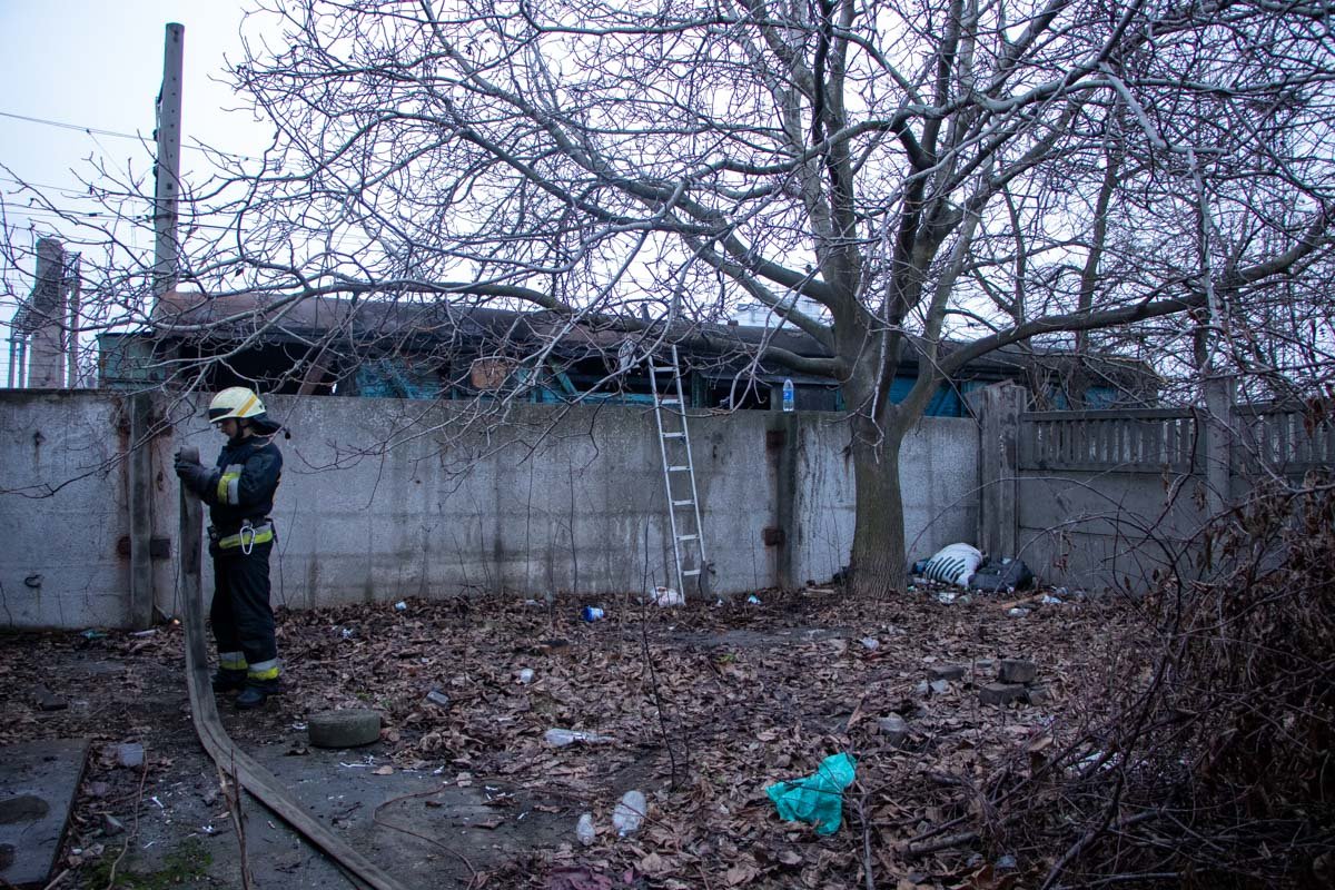 Предполагают, что загорелся мусор