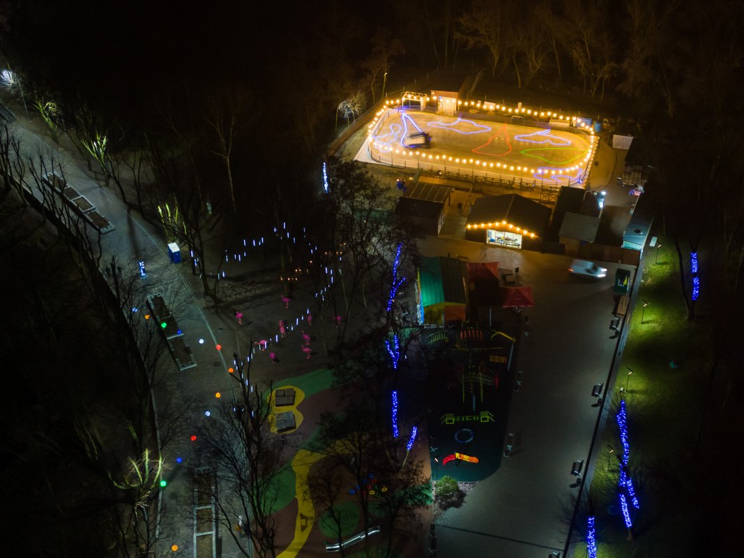 Парк превратился в сказочный городок 