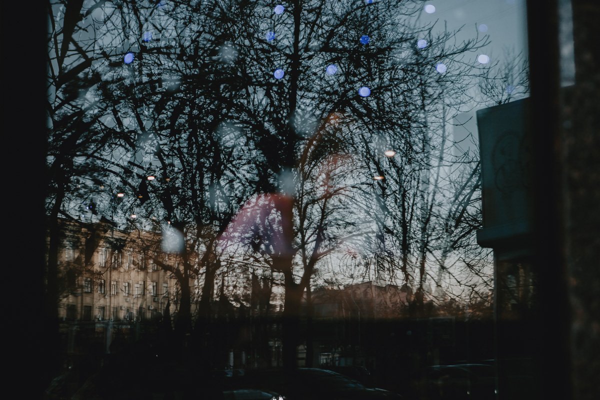 В отражениях витрин В отражениях витрин