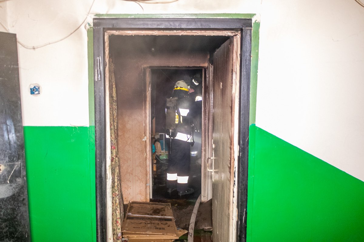 Внутри обнаружили тело женщины Внутри обнаружили тело женщины