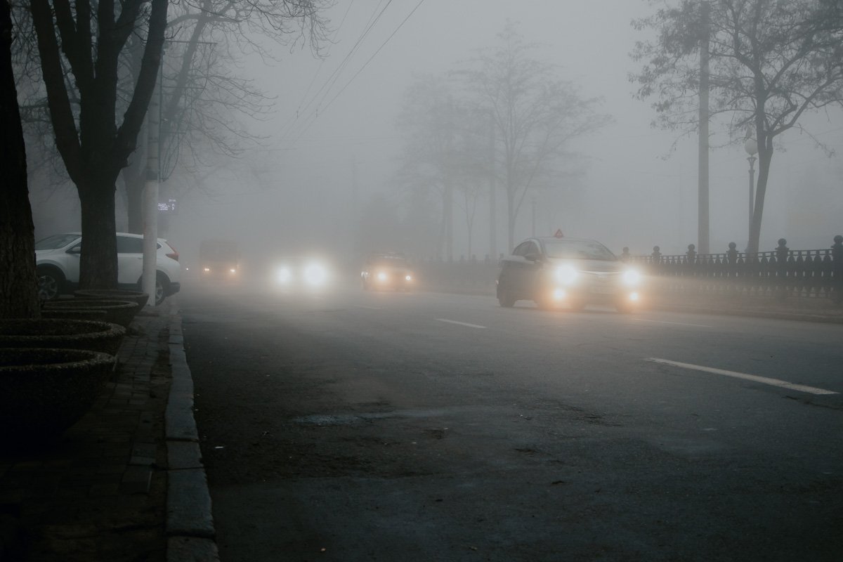 Свет пробивается сквозь туман