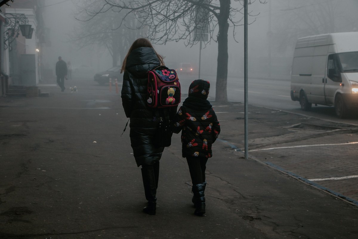 Мам, ну какая школа?