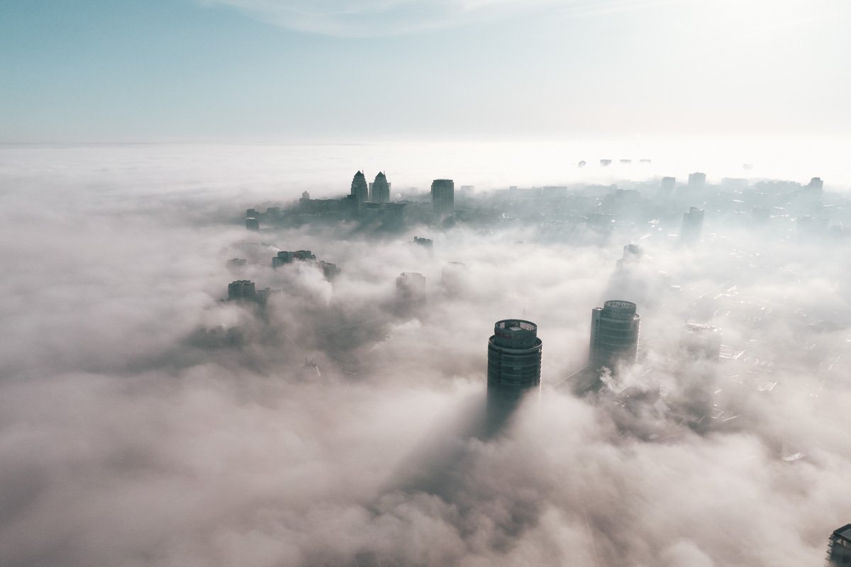 Не изгородь из тесаных жердей,