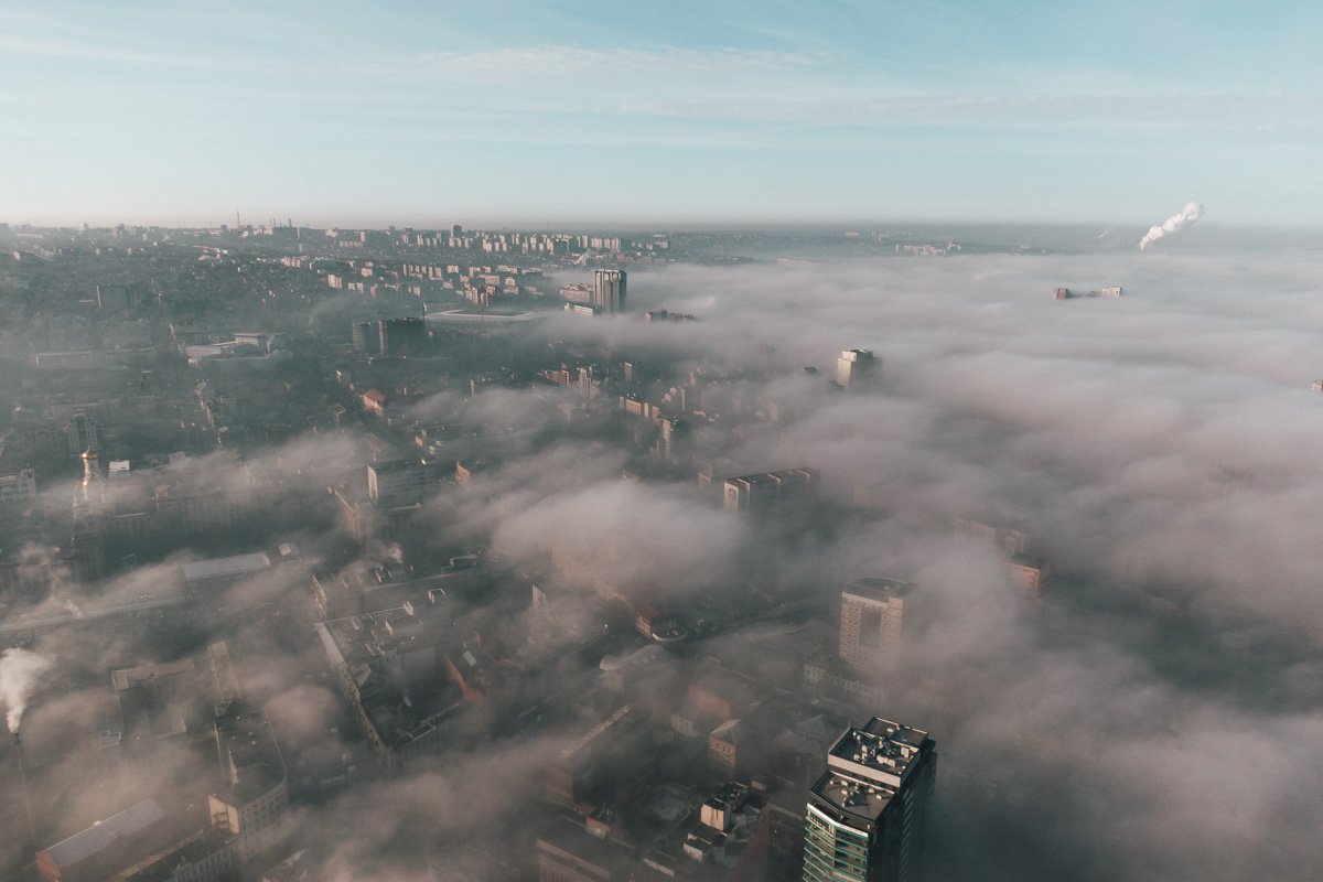 Я созерцаю хмурые черты,