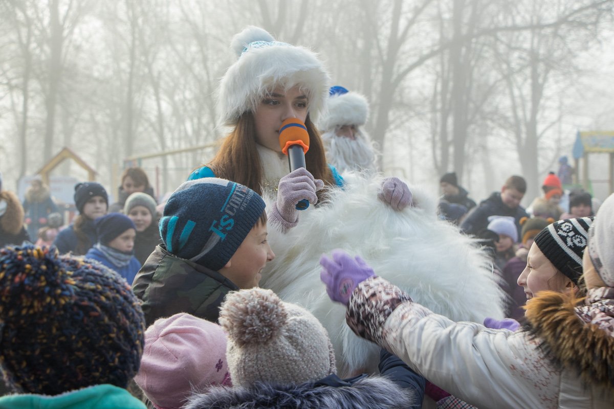 А вот и снегурочка А вот и снегурочка