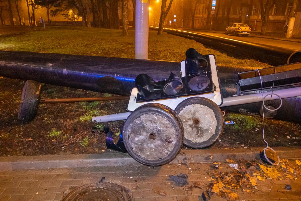 Повалил светофор