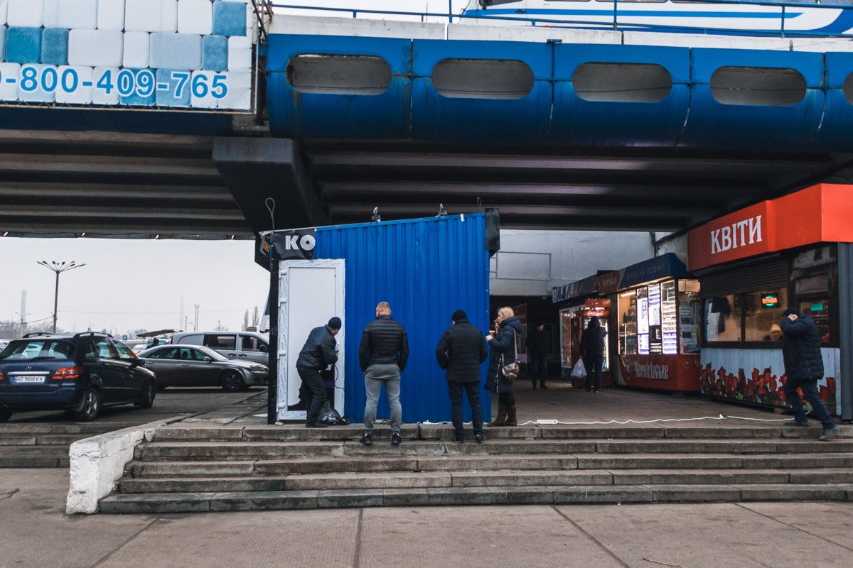 Доживающий последние минуты "Космолот" на улице Курчатова Доживающий последние минуты "Космолот" на улице Курчатова