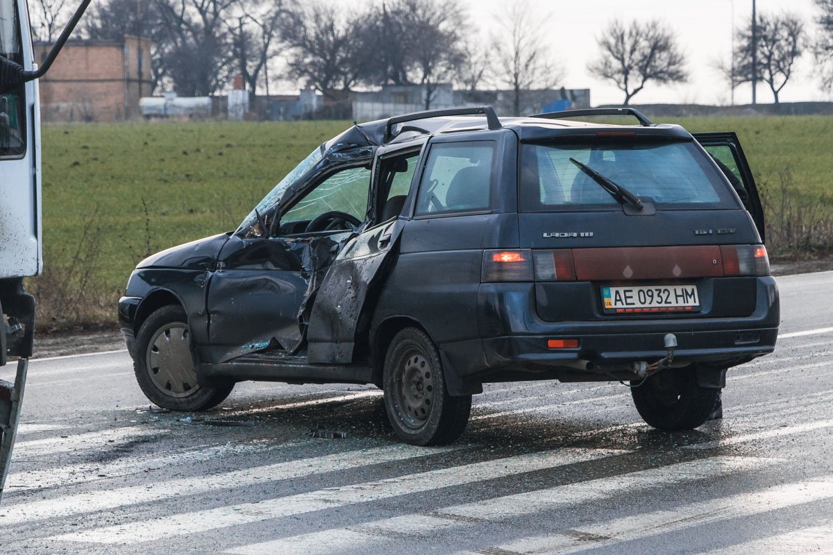 Удар пришелся прямиком в водительскую дверь Удар пришелся прямиком в водительскую дверь