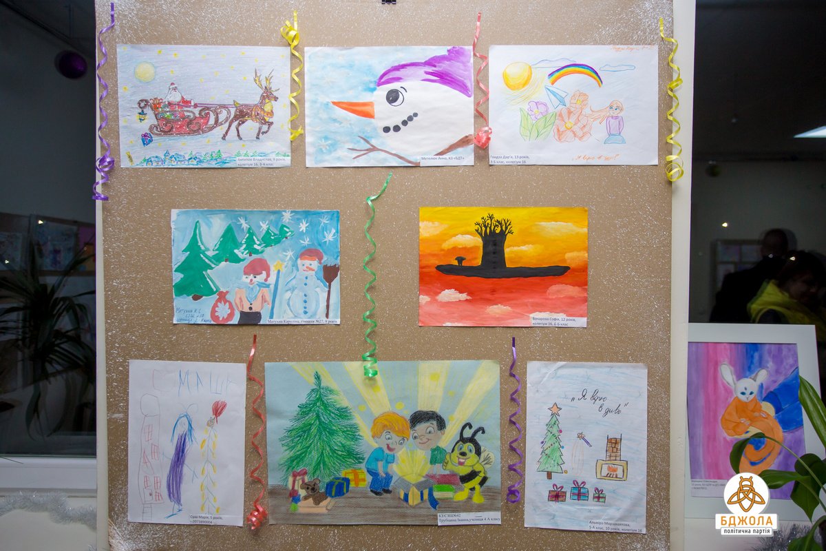 Все желающие могли посмотреть работы, а участники с нетерпением ждали результатов Все желающие могли посмотреть работы, а участники с нетерпением ждали результатов