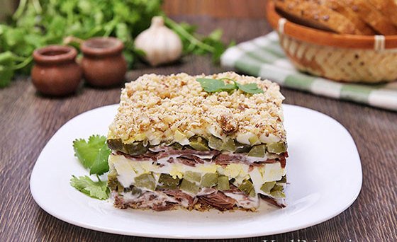 Салат получается вкусным и сытным