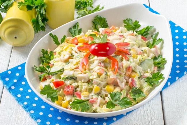 Салат получается легким и вкусным